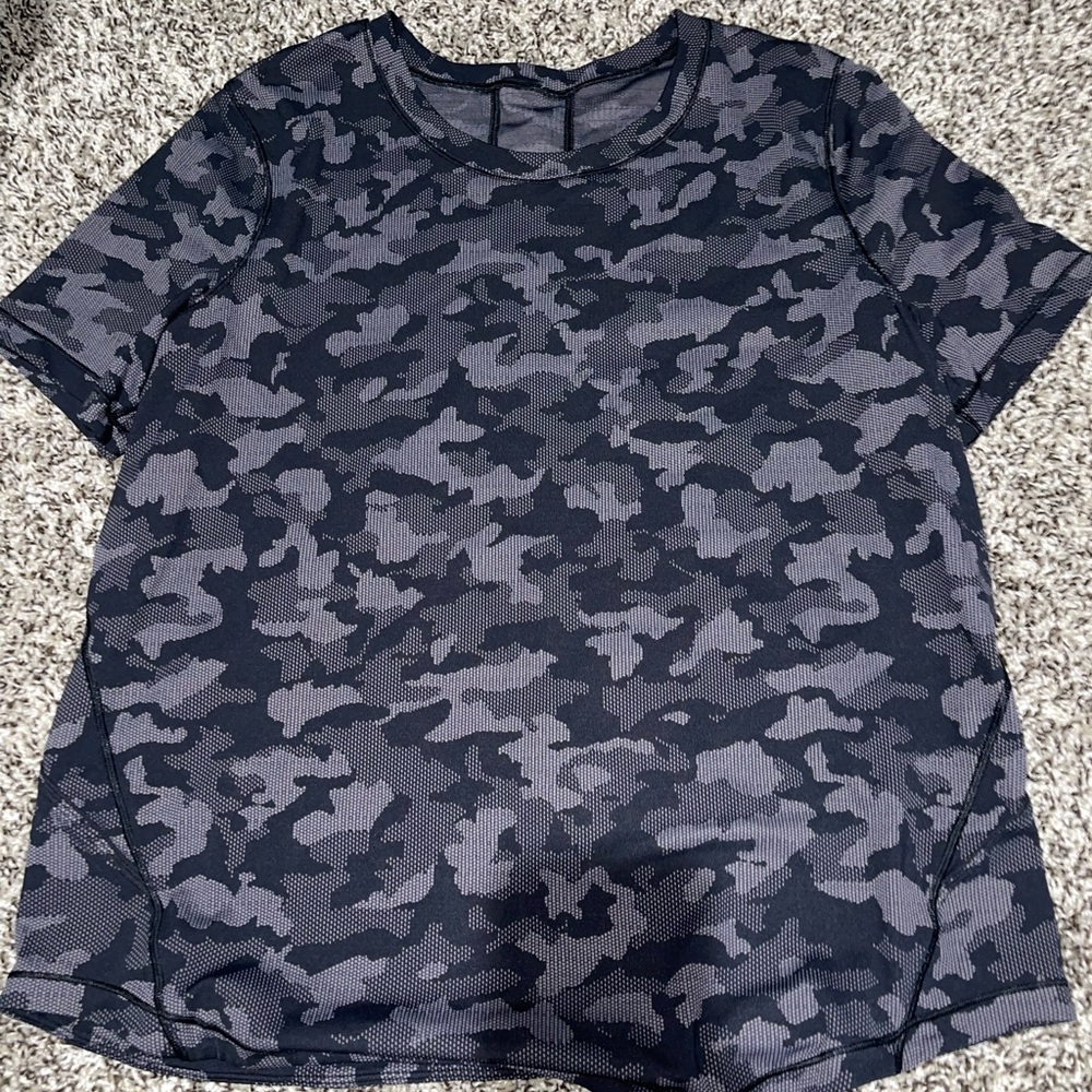 Lululemon camo t shirt